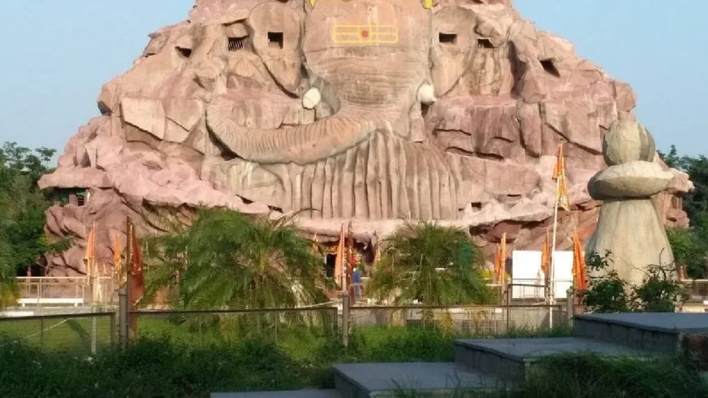 आशियातील सर्वात भव्य गणेश मंदिर महाराष्ट्रात नाही, तर गुजरातमध्ये आहे; जाणून घ्या त्याची खास वैशिष्ट्ये