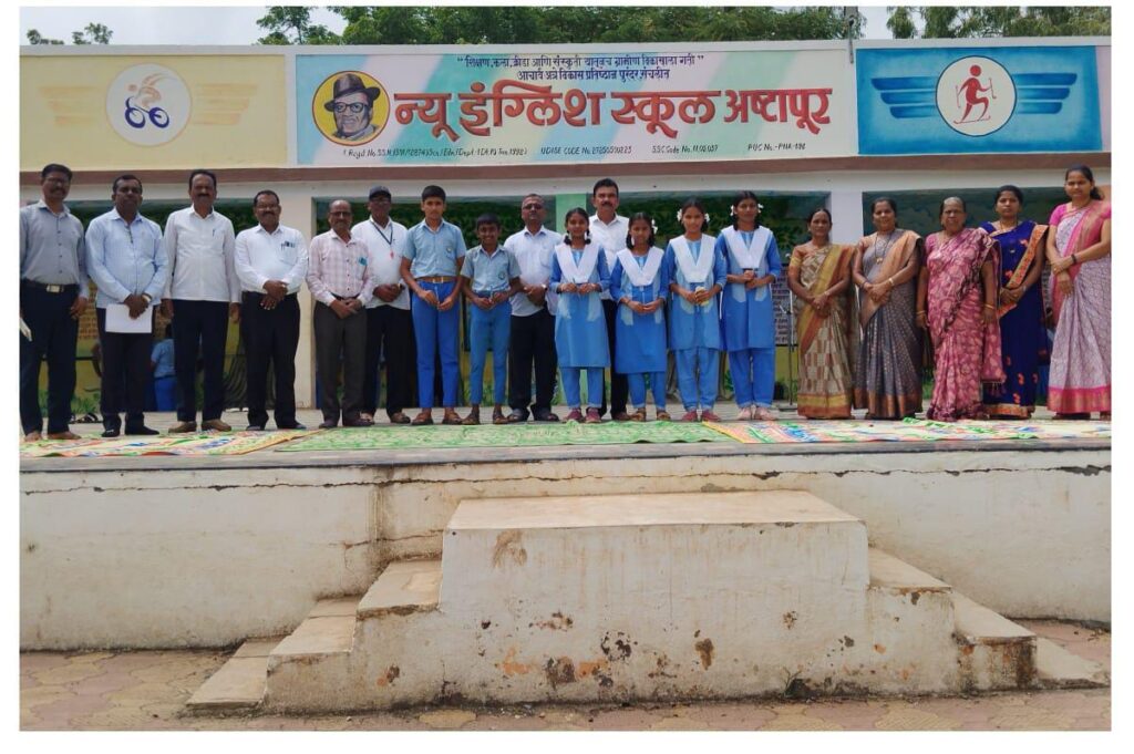 अष्टापूर विद्यालयात विद्यार्थ्यांनी बनविल्या पर्यावरण पूरक राख्या