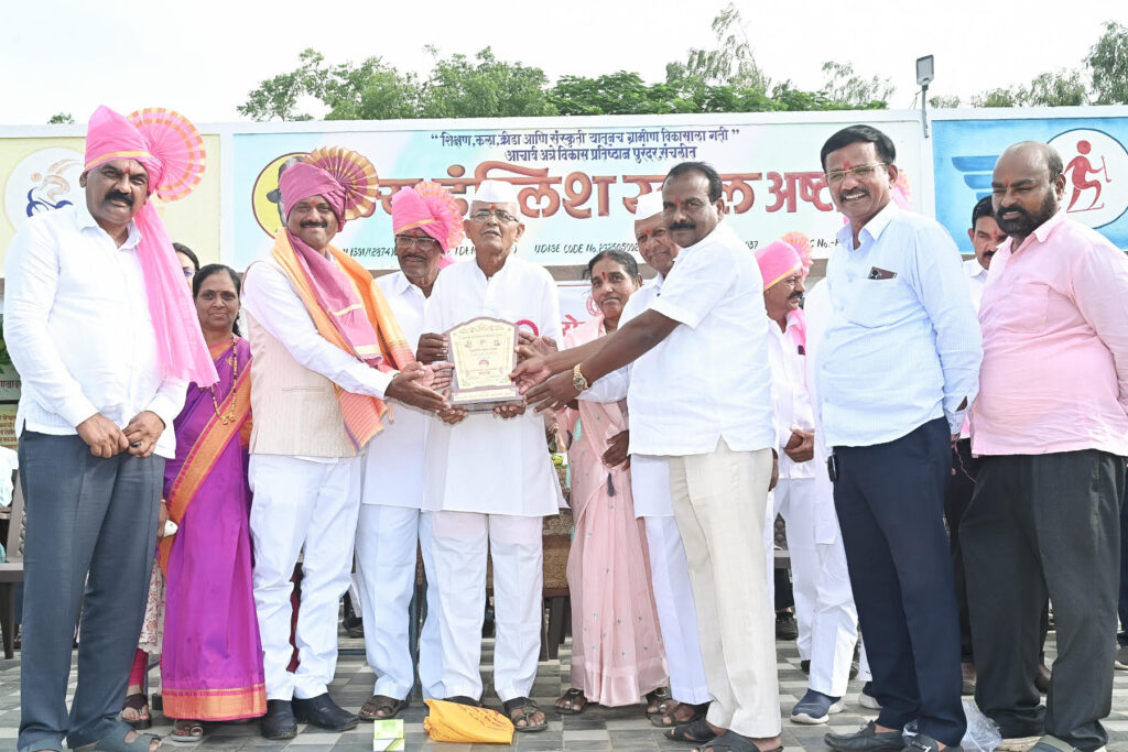 न्यू इंग्लिश स्कूल अष्टापुरमध्ये शिक्षक सेवापूर्ती गौरव सोहळा संपन्न New English School Ashtapur News