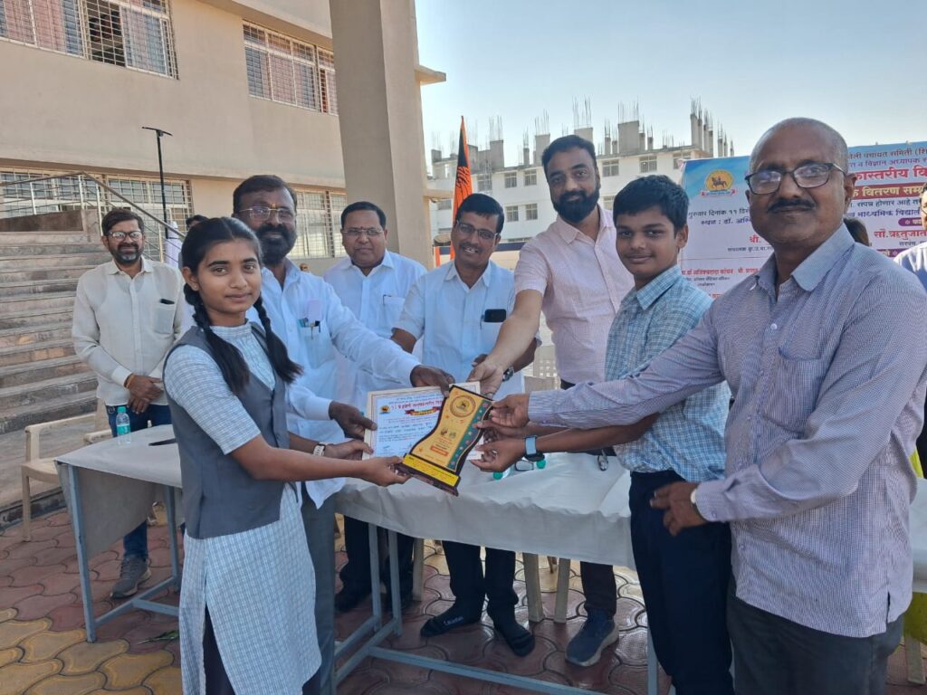 हवेली तालुका विज्ञान प्रदर्शन २०२५: लोकनेते दादा जाधवतराव माध्यमिक विद्यालयाचा सलग तिसरा विजय!